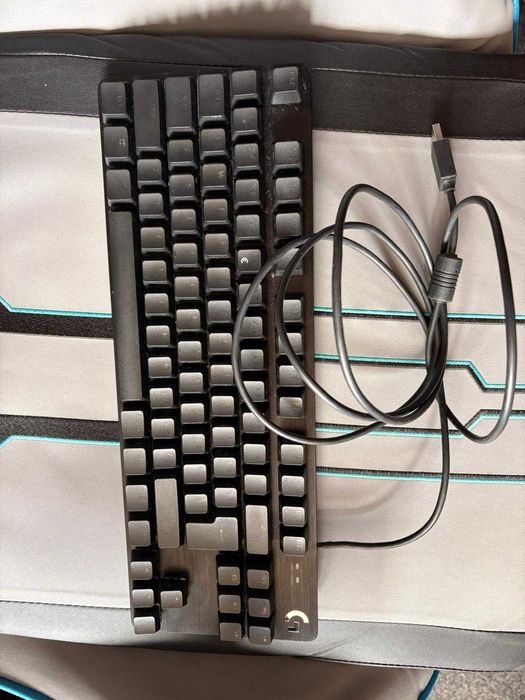 Tastura mecanica Logitech G413 + Cadou Keyboard pad.