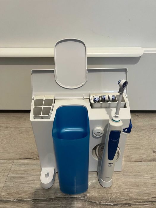 Irigator / Dus Bucal ORAL-B Oxyjet, 5 trepte de intensitate, 4 capete intradentare, 600ml,slot Incarcare periuta electrica