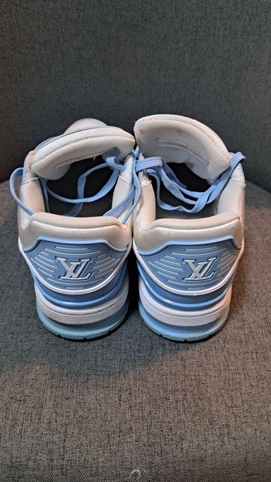 Sneakears LV ca și noi