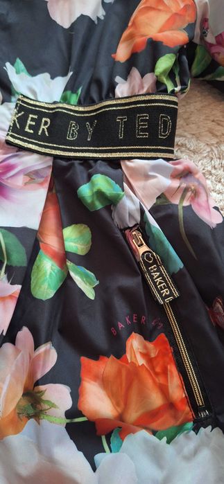 Vand geaca primavara-toamna Ted Baker 9 ani