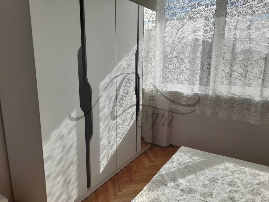 Дава се под наем Двустаен апартамент в Шумен, Център - 60 кв.м за 306 € - Снимка #3