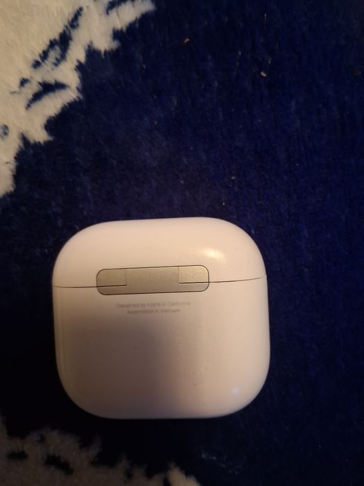 Airpods 4 second in stare buna