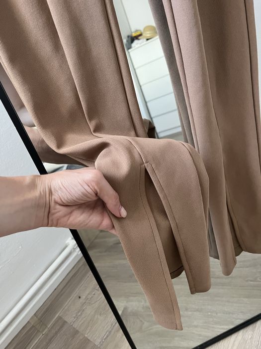 Pantaloni bej Zara