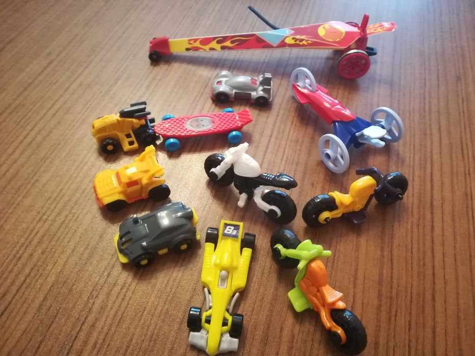 Играчки , фигурки от шоколадови яйца Киндер , Макдоналдс и др.