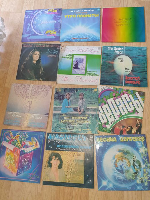 Продаются разные пластинки .