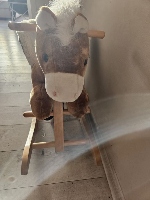 Детско люлеещо се плюшено столче