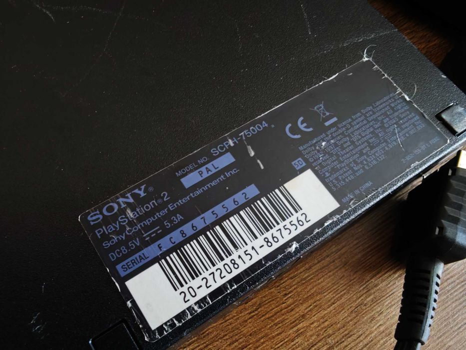 PlayStation 2 Slim комплект с игра подарък