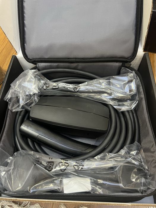 Tesla mobile connector