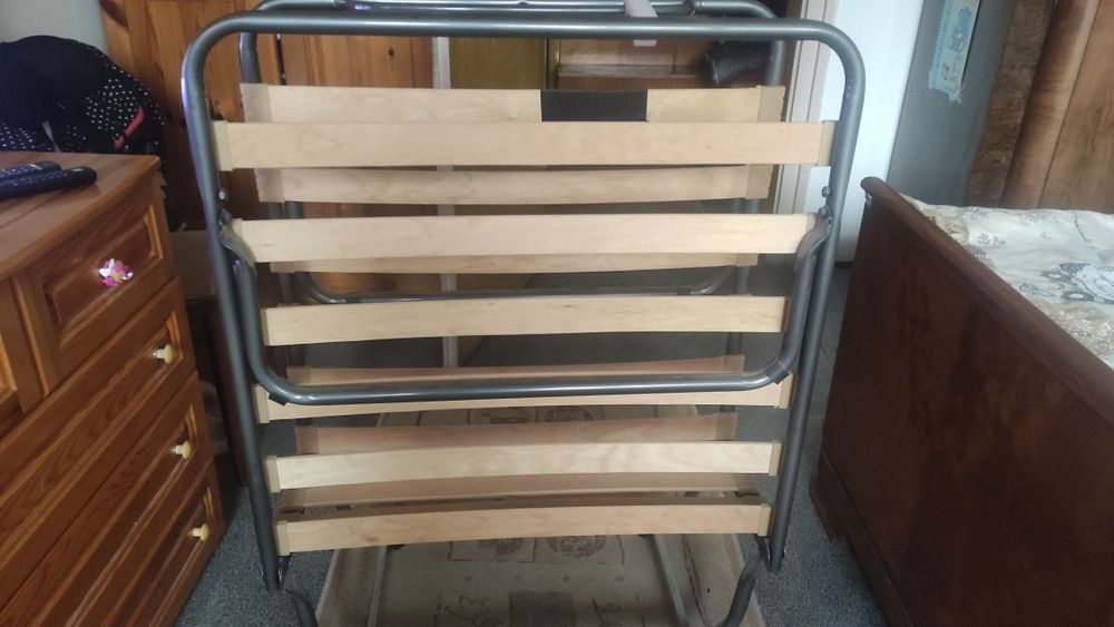 Продавам сгъваема легло без матрак