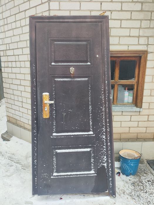 Дверь входная, б/у