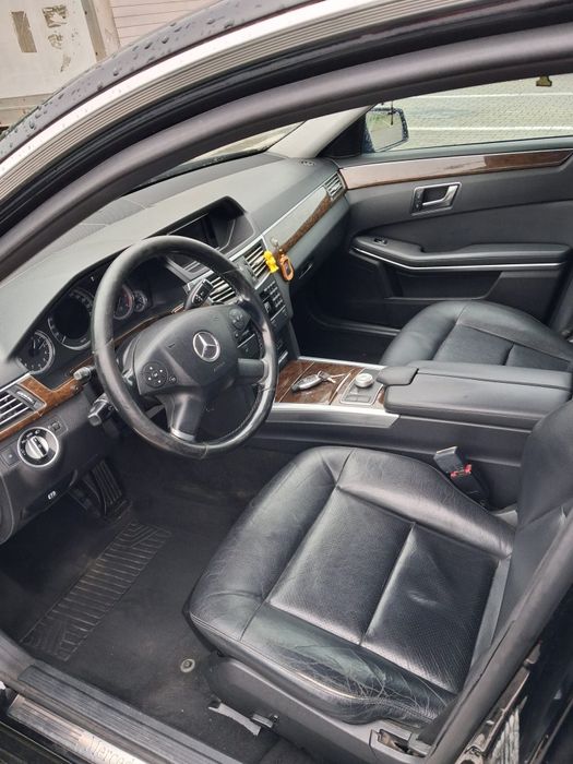 Vând mercedes e class