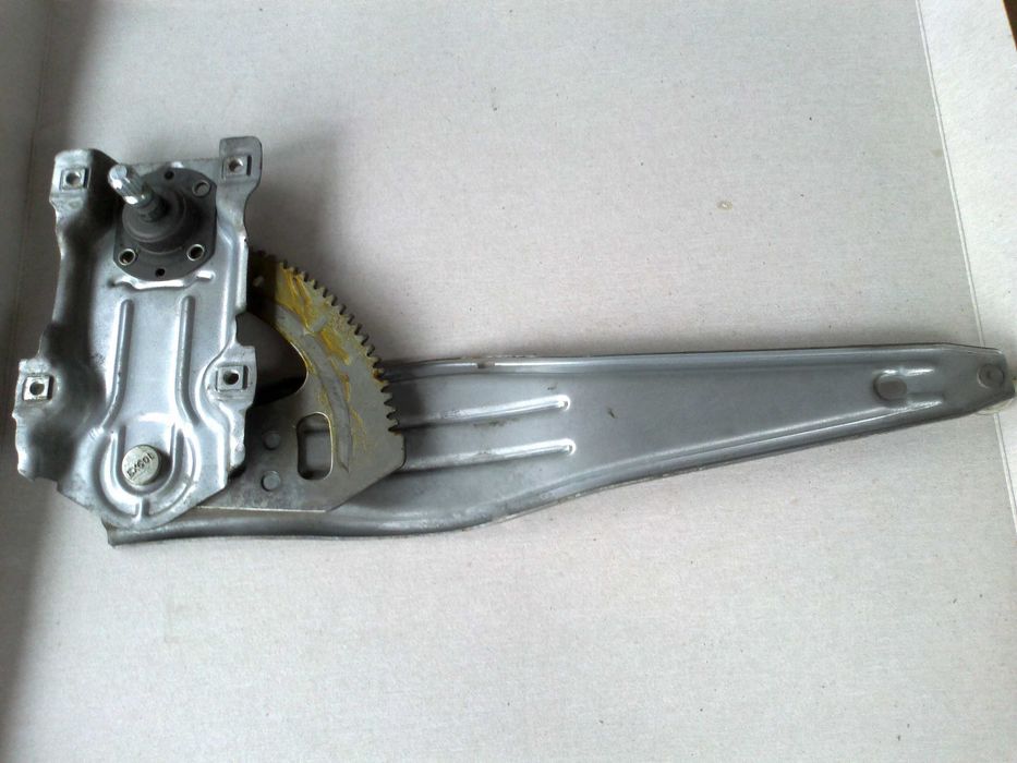 Ръчна машинка-стъклоповдигач задна дясна за Тойота