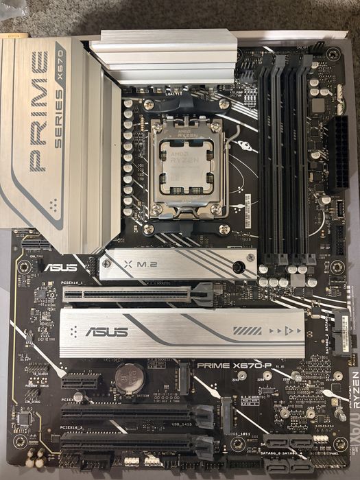 Placa de baza Asus Prime x670-p + AMD Ryzen 7 7800x3d