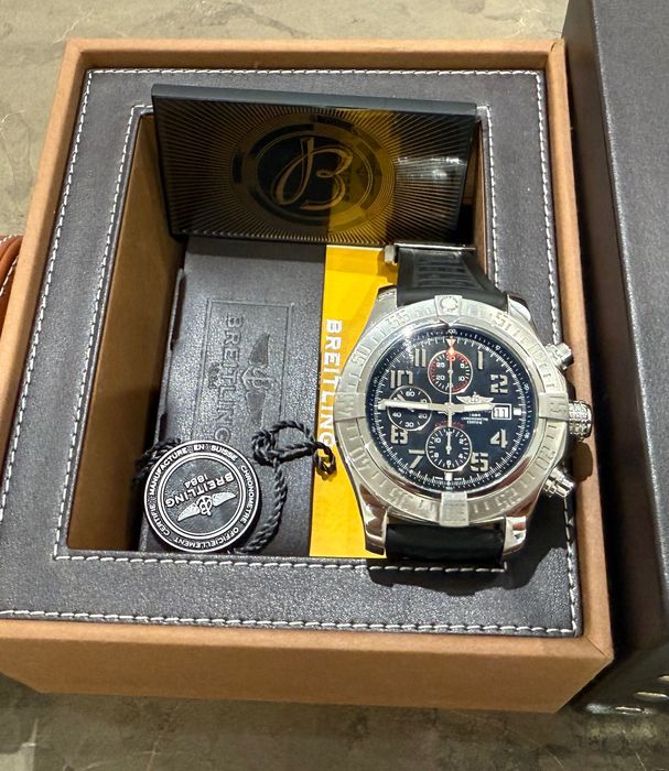 Продавам мъжки часовник Breitling Super Avenger 2 48mm
