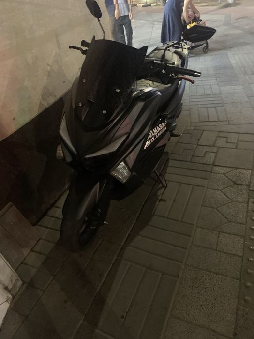 Продам скутер n max