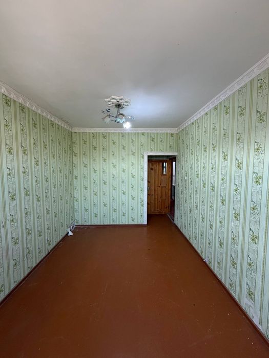 Срочно Продаеться 3-комнатная квартира городе Чирчике 9-микрарайоне