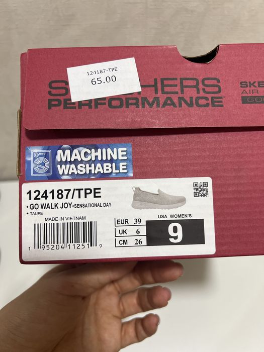 Продам кроссовки Skechers 40-41 размера