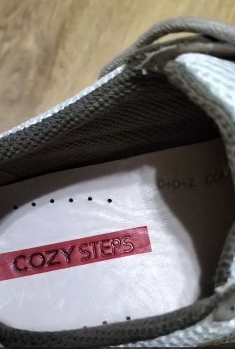 От бренда "COZY STEP ," обувь.