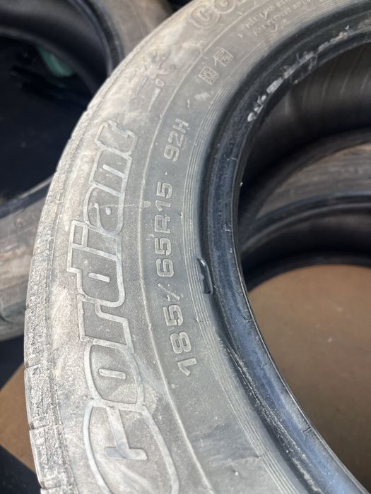 Продам летний комплект шин 15