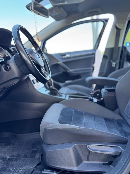 Vând Volkswagen Golf 7 DSG