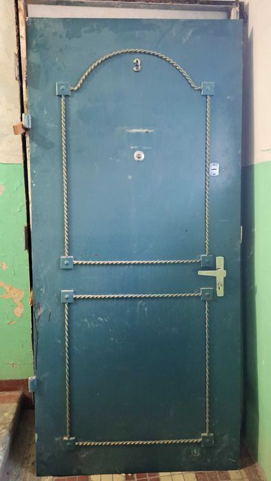 Темир эшик, ташки эшик