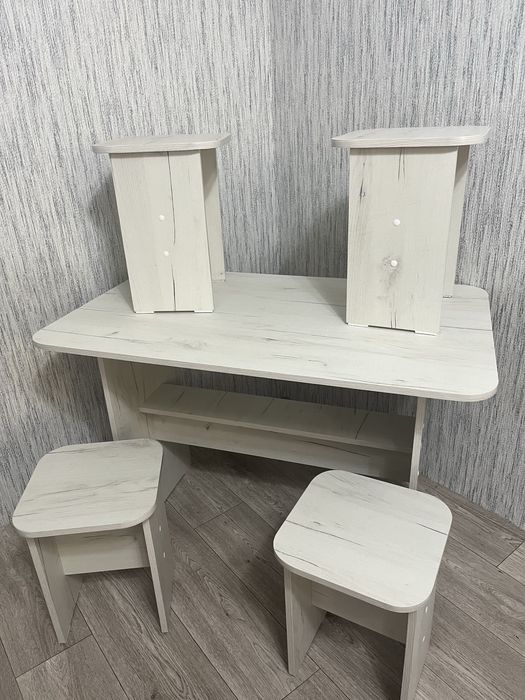 Стол кухонный +4 табуретки, Новый!