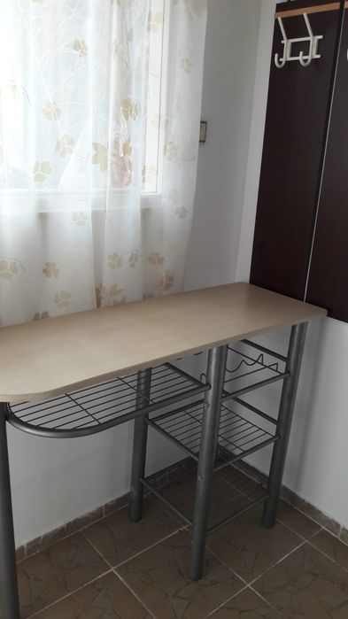 Inchiriez apartament cu o camera la casă