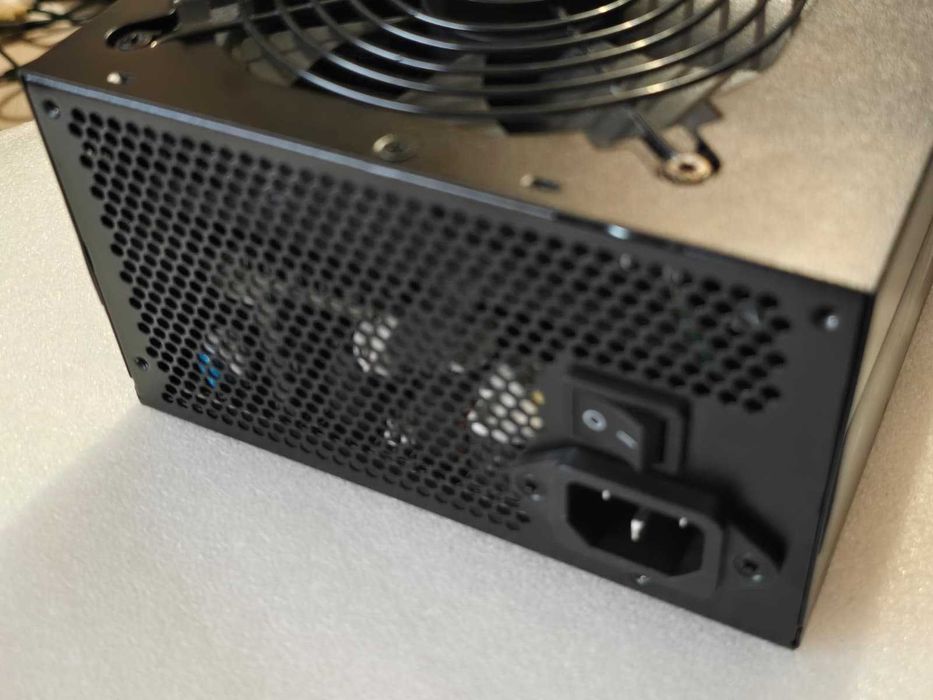 Sursă PC Corsair CX650, 650W, Certificare 80 PLUS Bronze, Non-Modulară (Cod: CP-9020122)