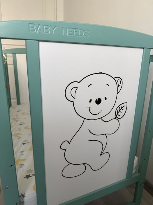 Pătuț Baby Needs + saltea cocos + 5 huse/lenjerii – stare foarte bună