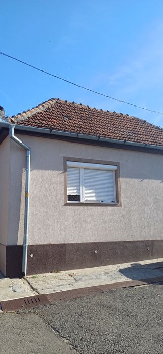 Vând casa mobilată utilata