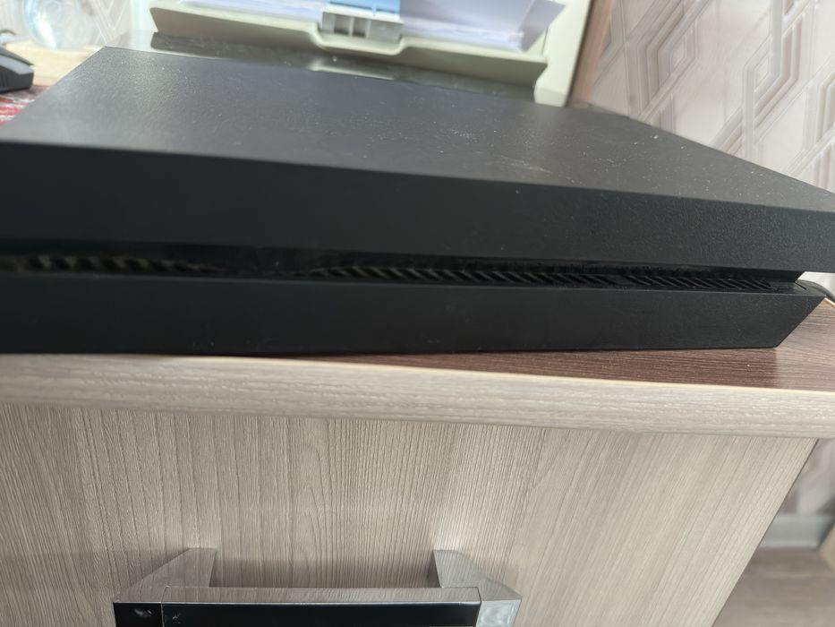Продам Playstation 4 на запчасти