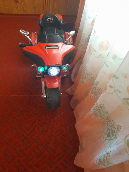 Masofadan boshqariladigan(pultda) bolalar kirik avtoo'yinchoqlari.