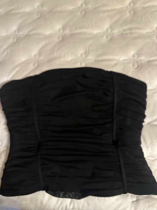 Top cu umeri goi Zara