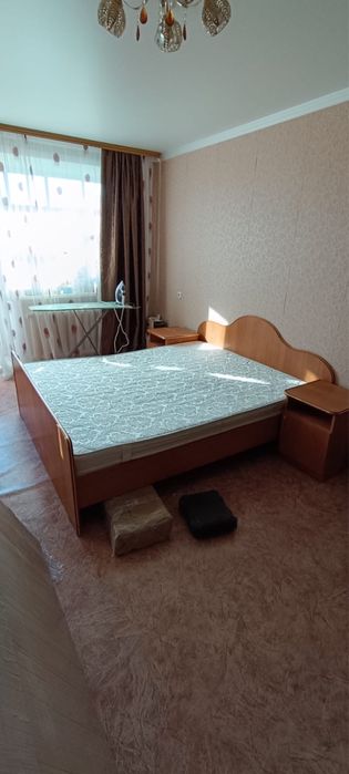 Кровать с матрасом без тумбочек