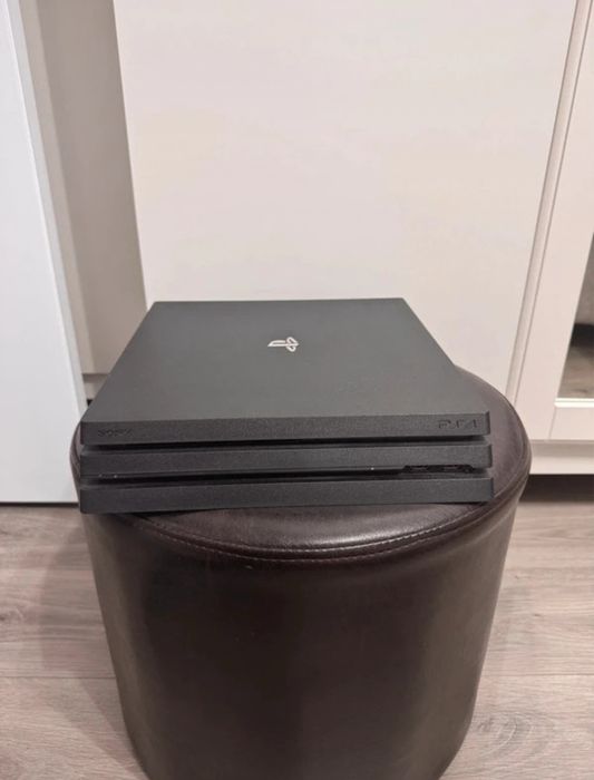 PS4 PRO 4k hdr 1tb