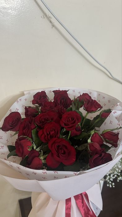 Продам красные розы
