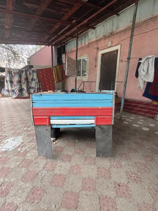 Большой синий тачка