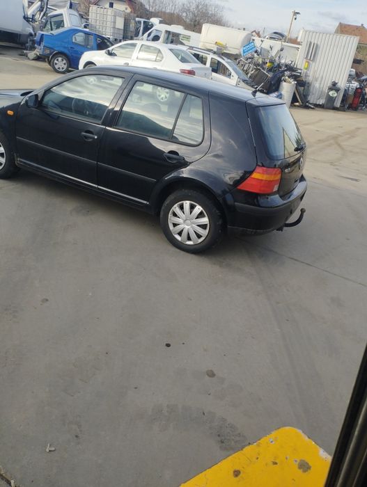 Cârlig remorcare vw golf 4