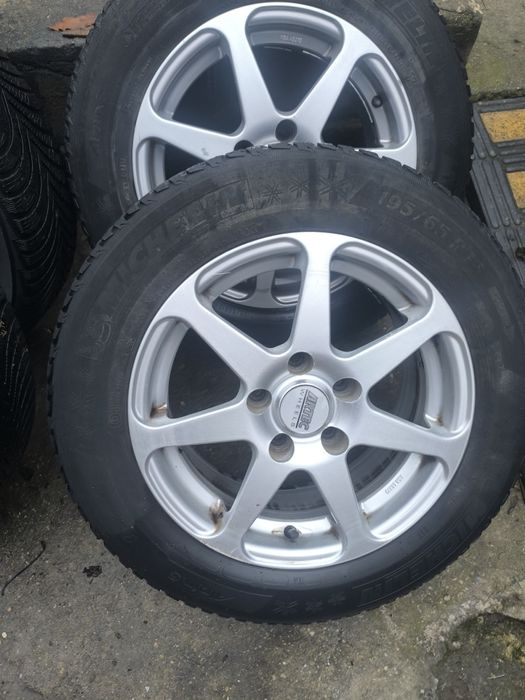 Jante aliaj cauciucuri iarna 195/55 R15 5x112 Golf 5 Octavia 2 Touran