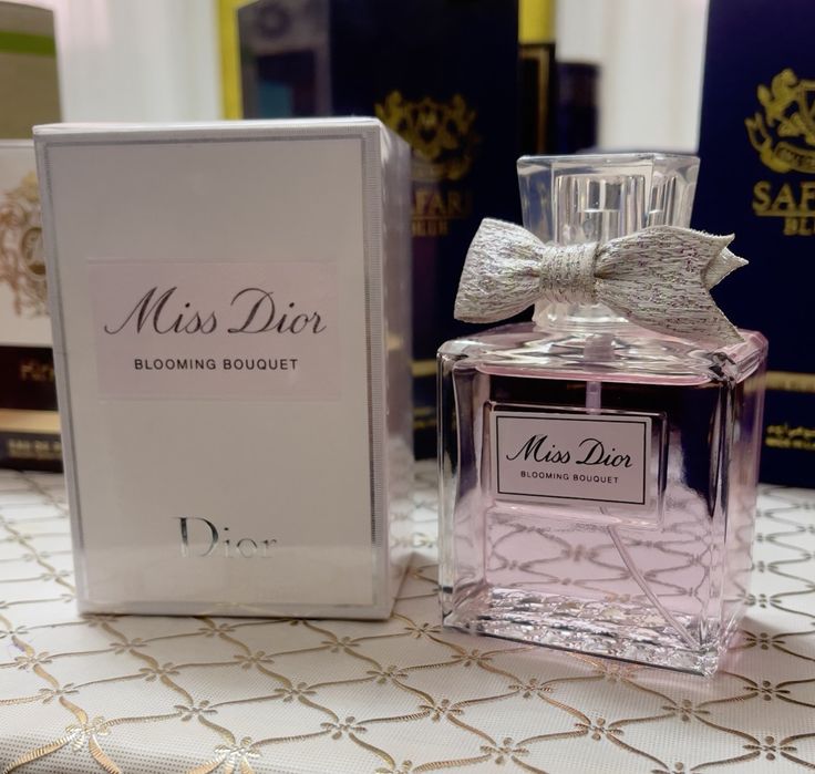 Bizda arzon narxda optom narxda ayollar va erkaklar uchun atir parfyum