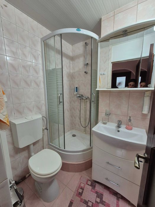 Inchiriez apartament 3 camere