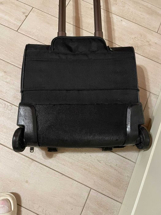 Чанта на колелца за бизнес командировки