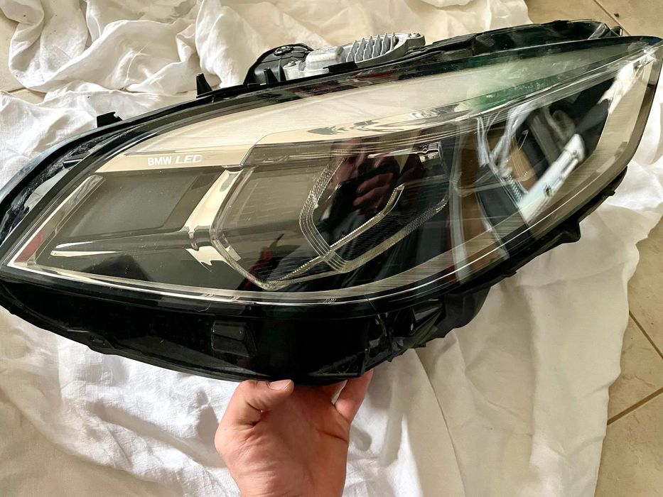 Десен лед фар за Ф40