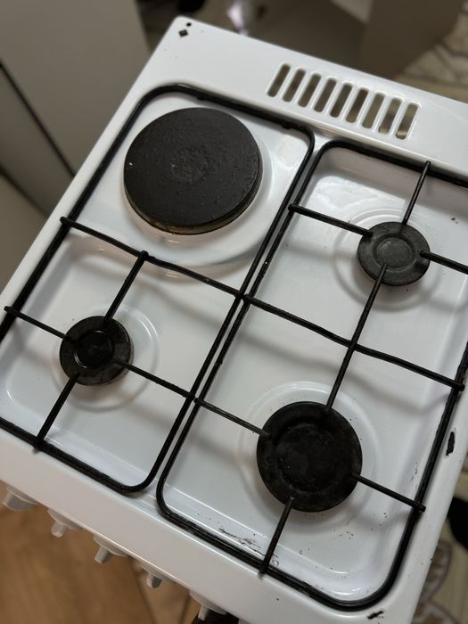 Продам газовую плиту