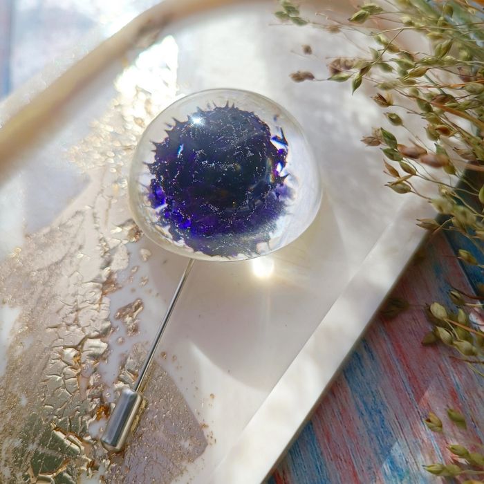 Брошь с настоящими цветами