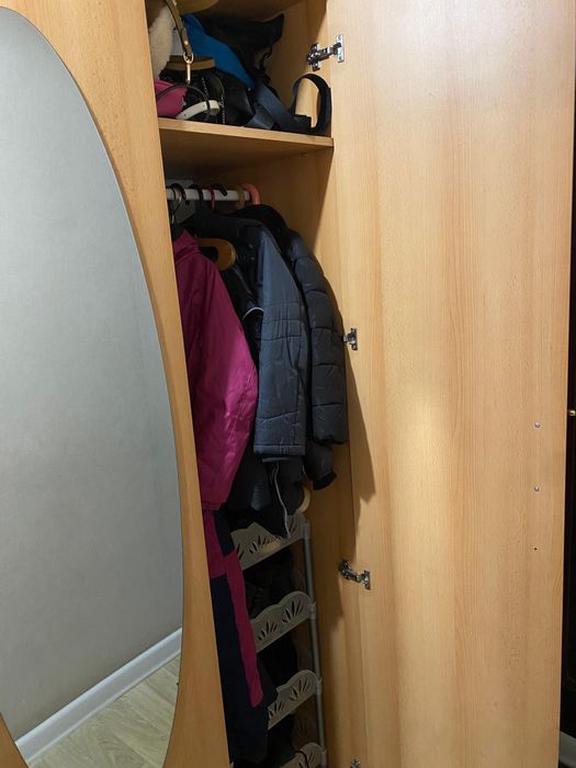 Продам шкаф в прихожую  б/у.