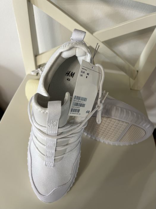 Adidasi H&M numarul 42, Noi cu eticheta