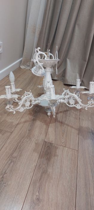 Продам люстру в хорошем состоянии