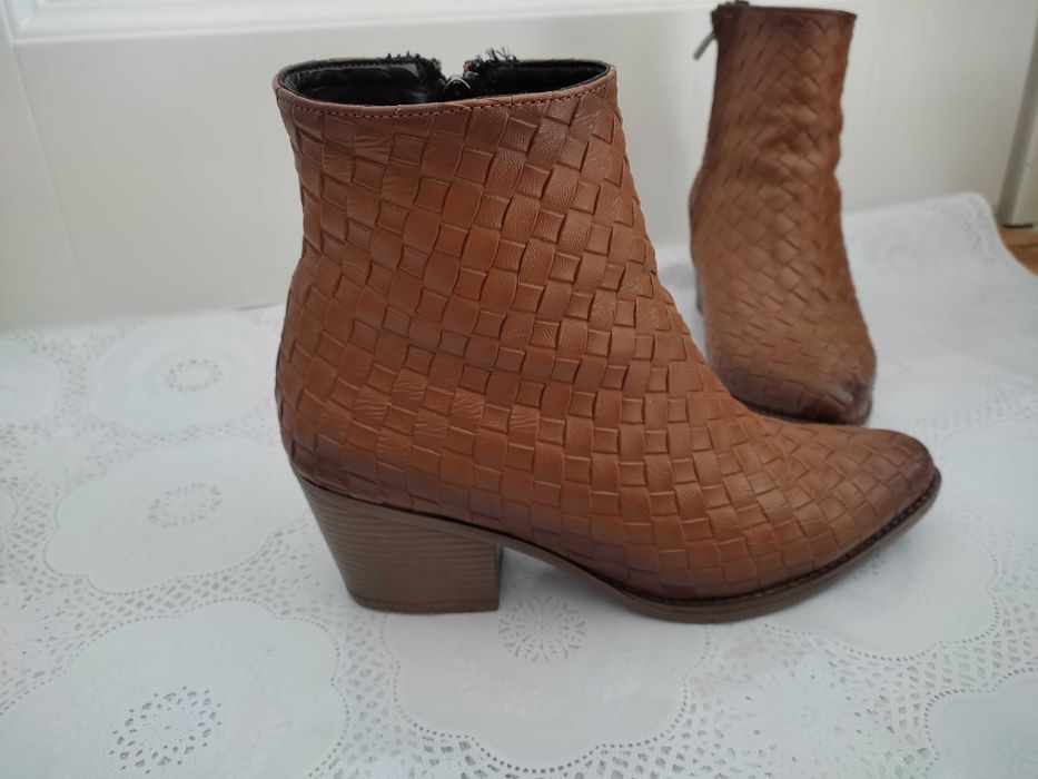 Botine scurte cu toc mic