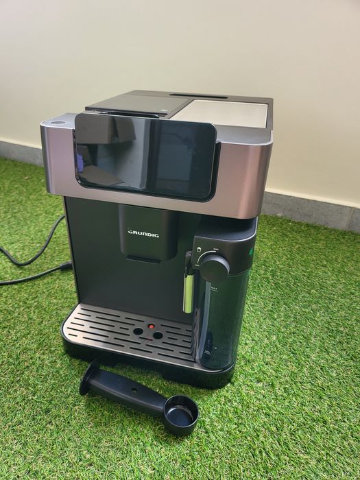 Кафеавтомат Кафемашина с тъч дисплей и кана за мляко Grundig KVA 7230